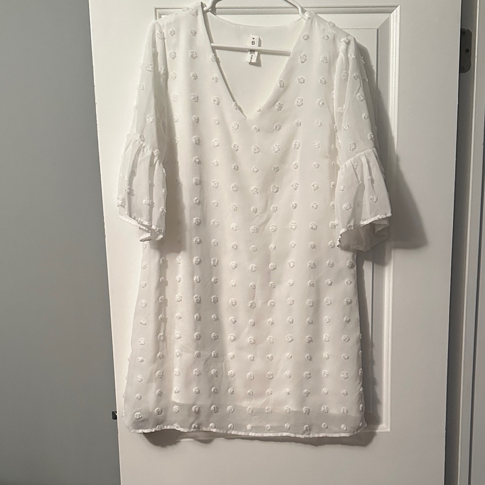 Elegant White V-Neck Dress